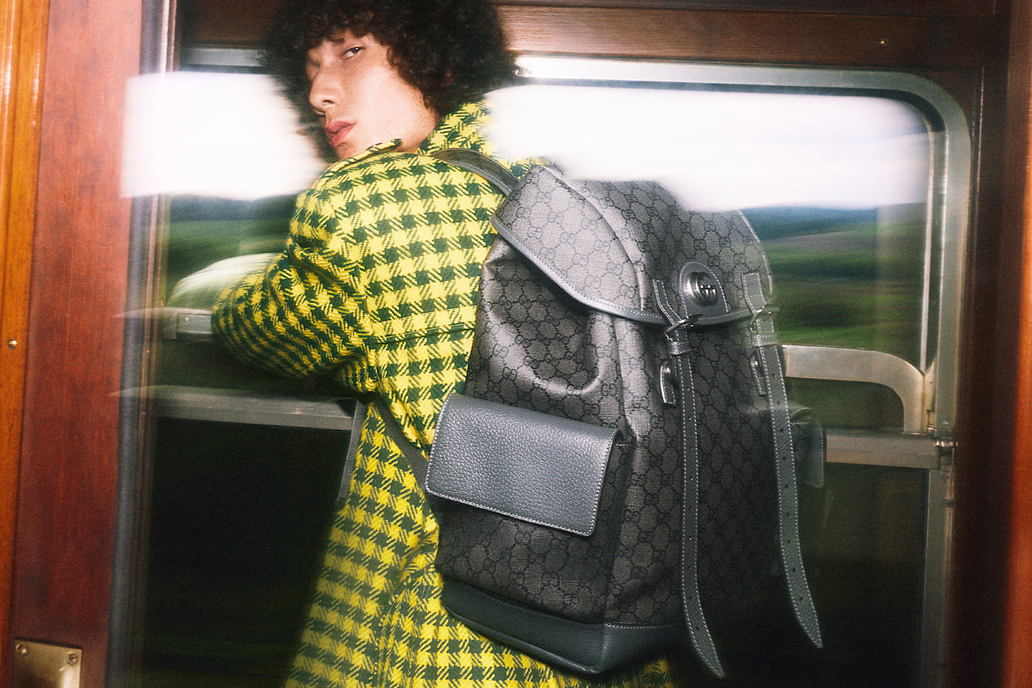 登上夢幻的聖誕列車之旅丨Alessandro Michele呈獻Gucci Gift 2022廣告企劃「魔幻之旅」 登上夢幻的聖誕列車之旅丨Alessandro Michele呈獻Gucci Gift 2022廣告企劃「魔幻之旅」