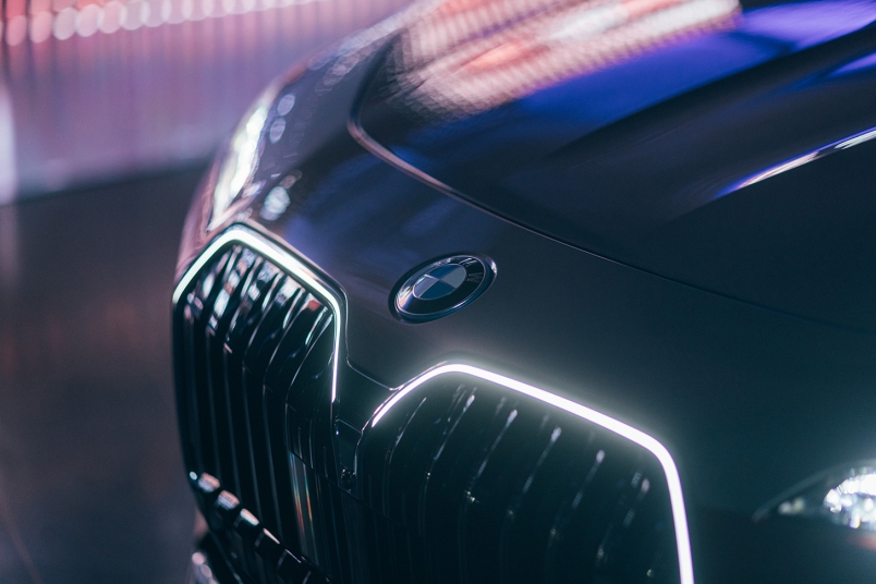BMW首款純電動豪華房車丨BMW i7將豪華與電態科技完美結合