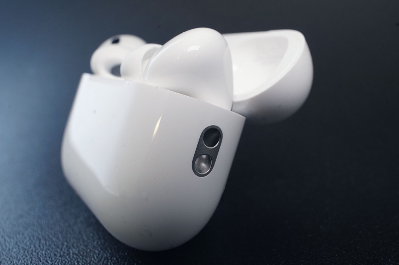 AirPods Pro 2機盒全新設計-掛繩孔 AirPods Pro 2機盒全新設計-掛繩孔